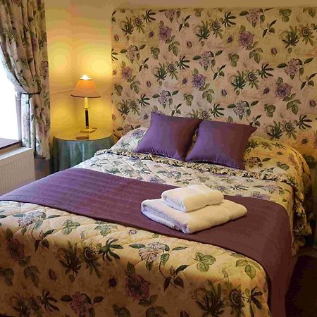 Hotel Oyo The Walnut Tree à West Camel Extérieur photo