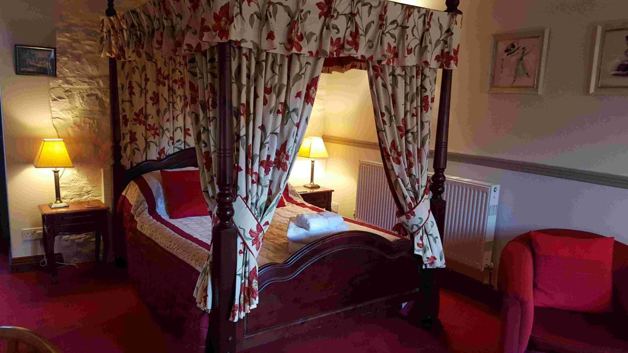 Hotel Oyo The Walnut Tree à West Camel Extérieur photo