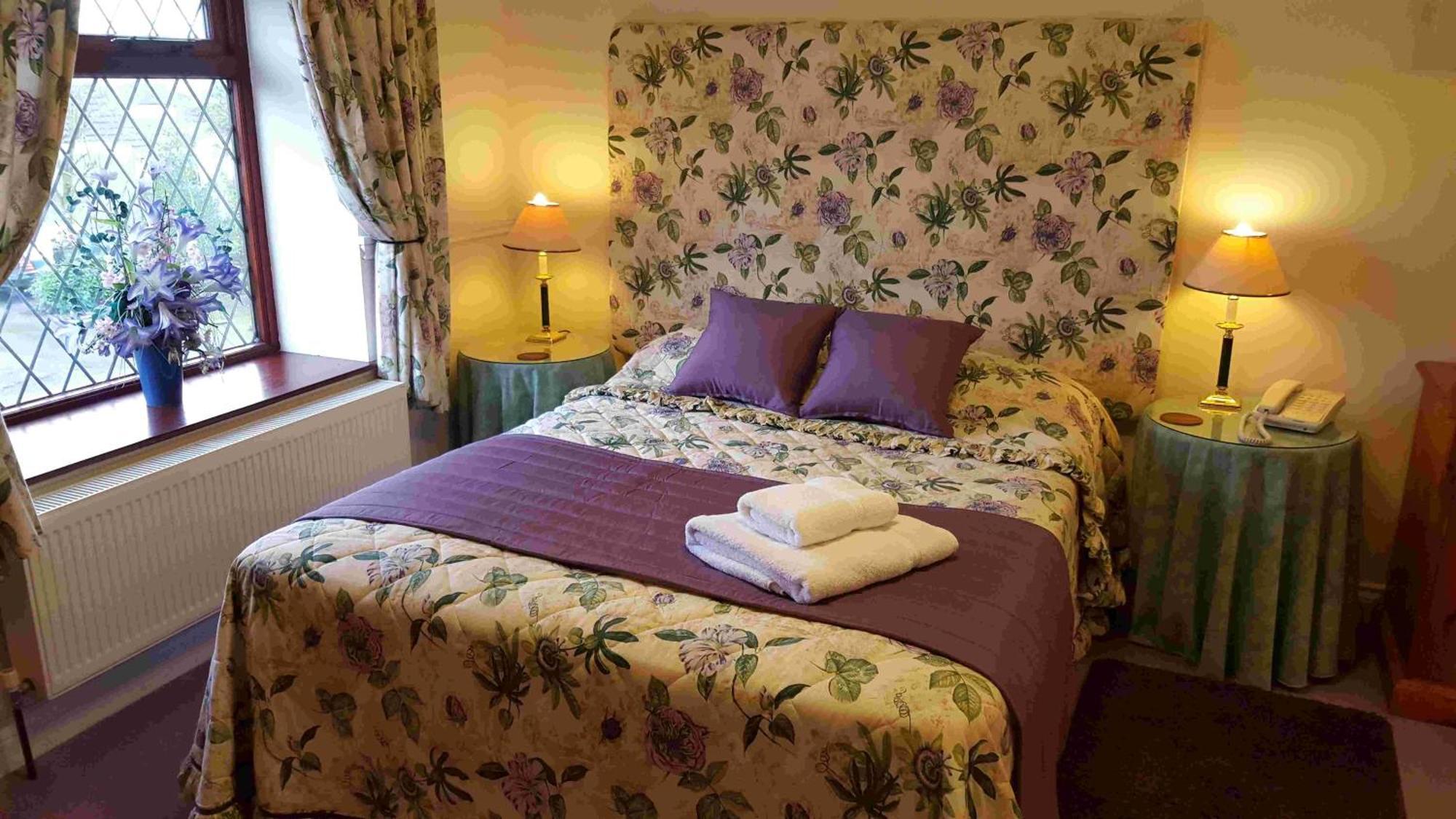 Hotel Oyo The Walnut Tree à West Camel Extérieur photo