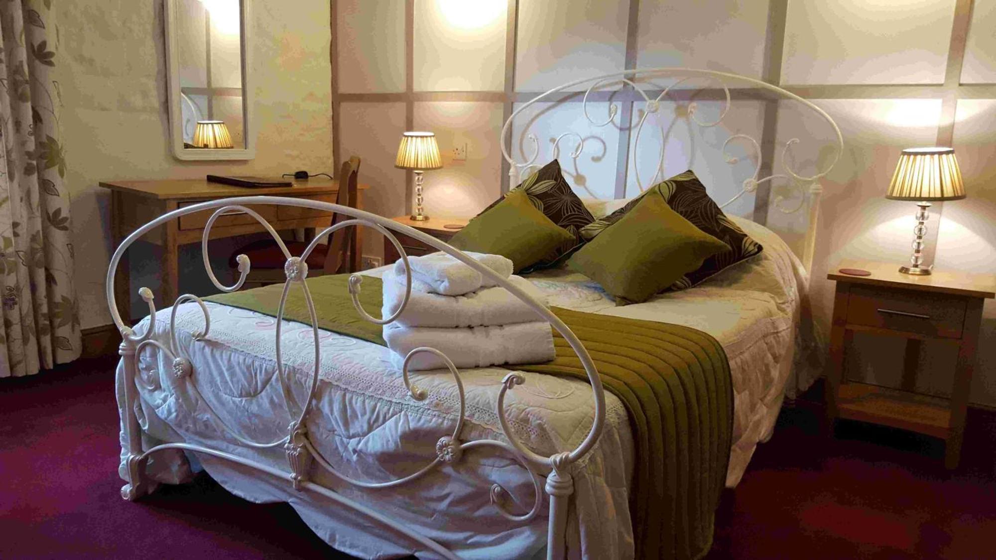 Hotel Oyo The Walnut Tree à West Camel Extérieur photo